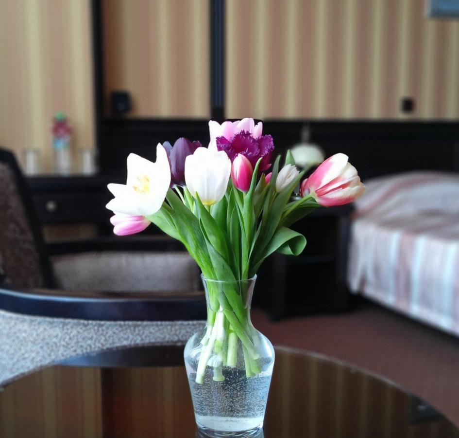 Attache Hotel Kijów Zewnętrze zdjęcie