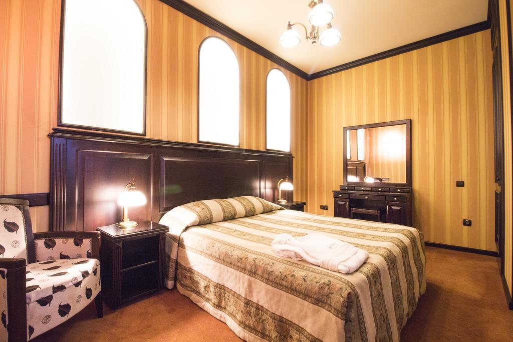Attache Hotel Kijów Zewnętrze zdjęcie