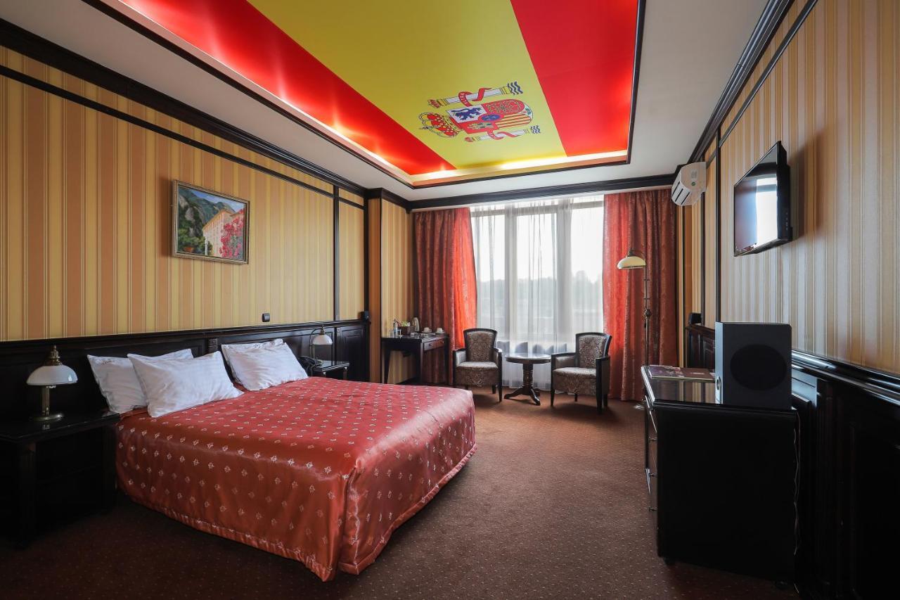 Attache Hotel Kijów Zewnętrze zdjęcie