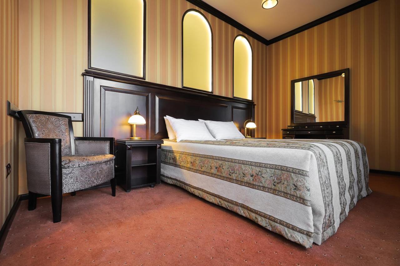 Attache Hotel Kijów Zewnętrze zdjęcie