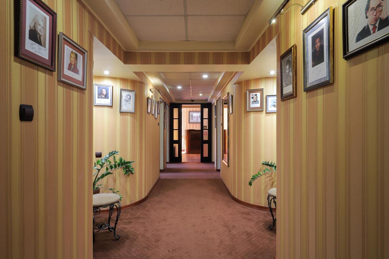 Attache Hotel Kijów Zewnętrze zdjęcie